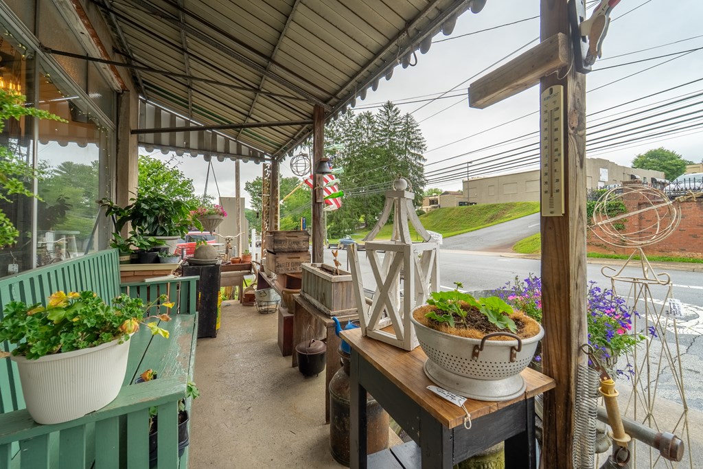 153 E. Palmer St