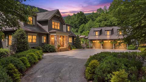 Photo of 490 Red Wolf Run, Franklin, NC 28734 (MLS # 26045302)