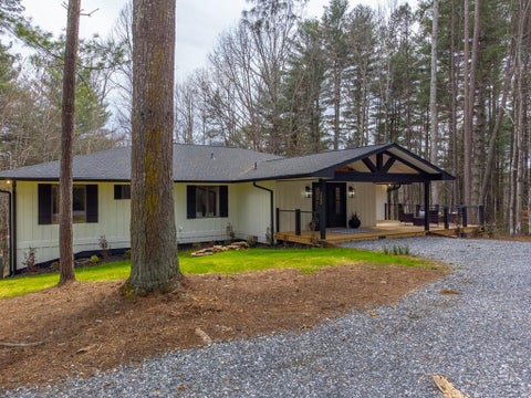 Photo of 323 Mashburn Branch Rd, Franklin, NC 28734 (MLS # 26046735)