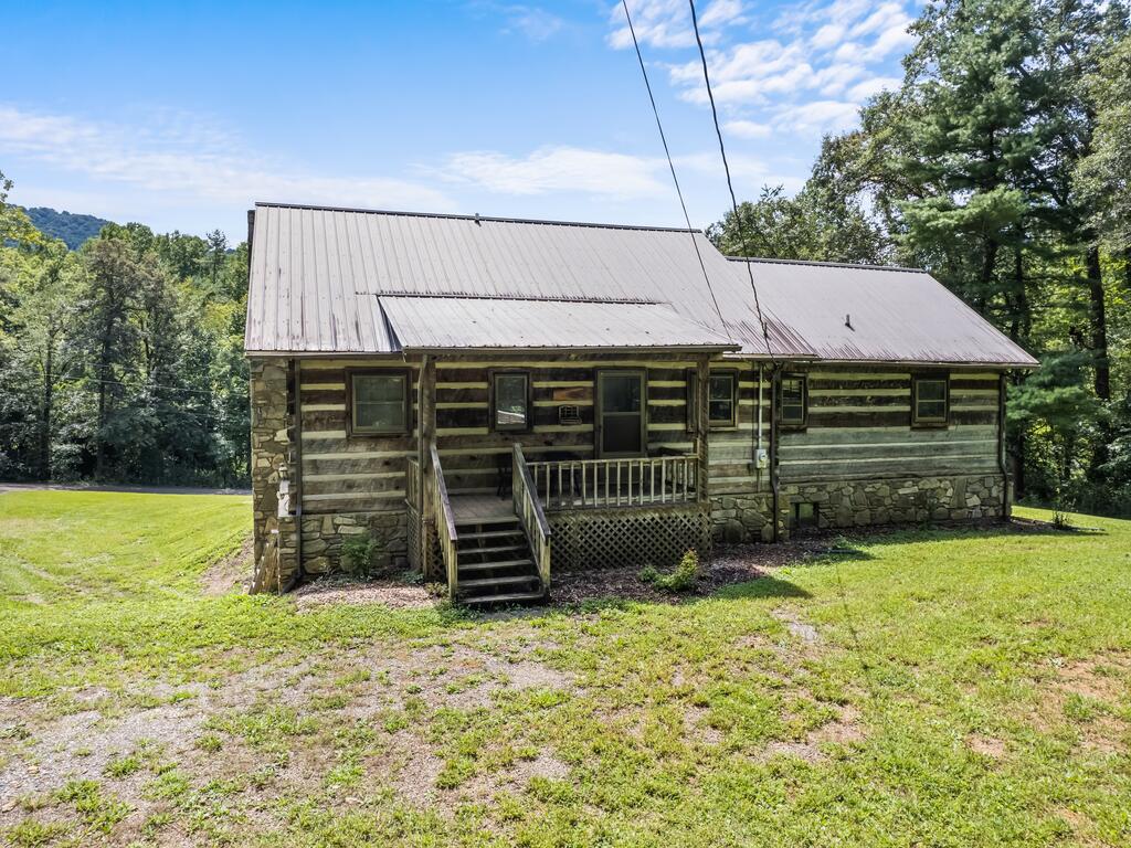 Photo of 831 Qualla Road, Waynesville, NC 28785 (MLS # 26048341)