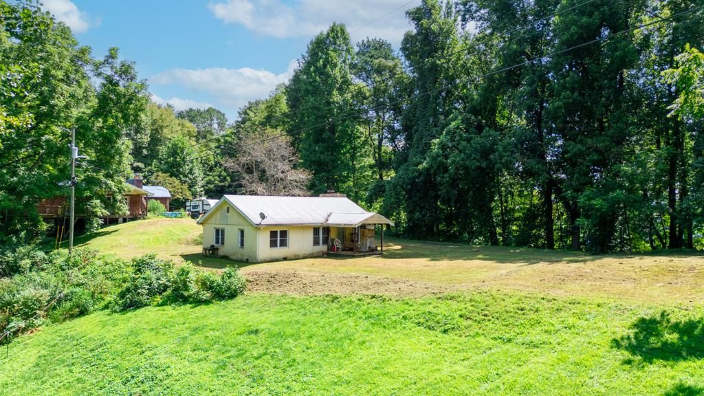 Photo of 805 Frosty Ridge Rd, Sylva, NC 28779 (MLS # 26041913)