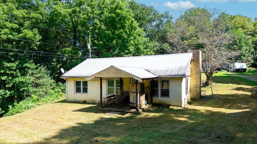 Photo of 805 Frosty Ridge Rd, Sylva, NC 28779 (MLS # 26041913)