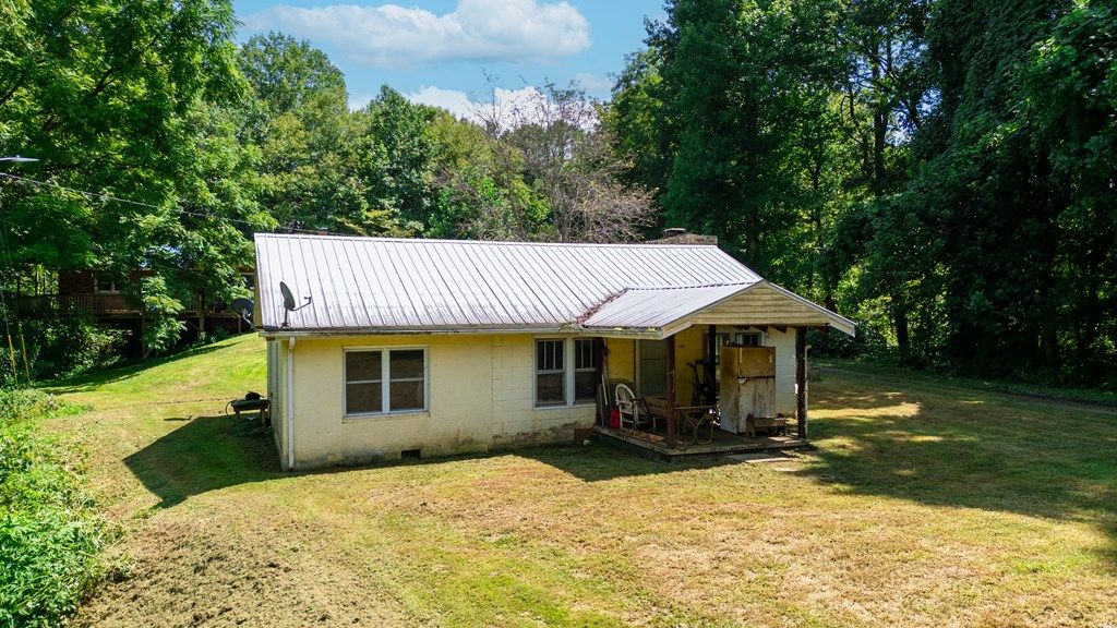 Photo of 805 Frosty Ridge Rd, Sylva, NC 28779 (MLS # 26041913)