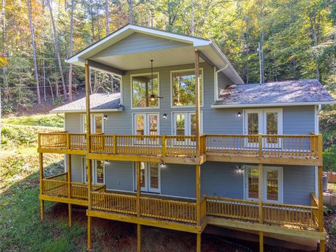 Photo of 515 Kinsland Rd, Franklin, NC 28734 (MLS # 26042351)