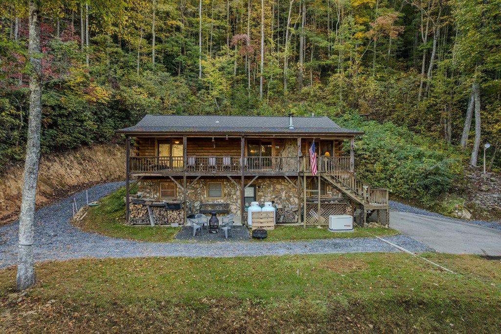 Photo of 701 Treehouse Road, Whittier, NC 28789 (MLS # 26042492)