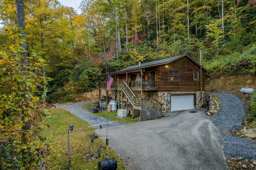 Photo of 701 Treehouse Road, Whittier, NC 28789 (MLS # 26042492)