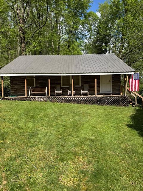 Photo of 944 Jones Creeek Road, Bryson City, NC 28713 (MLS # 26046927)