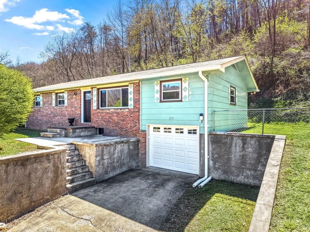 Photo of 255 Holly Hill, Bryson City, NC 28713 (MLS # 26046703)