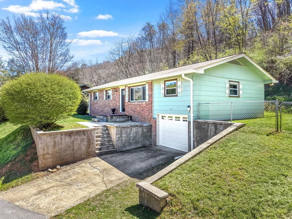 Photo of 255 Holly Hill, Bryson City, NC 28713 (MLS # 26046703)