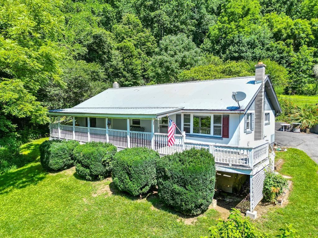Photo of 901 Rufus Robinson Rd, Sylva, NC 28779 (MLS # 26047892)