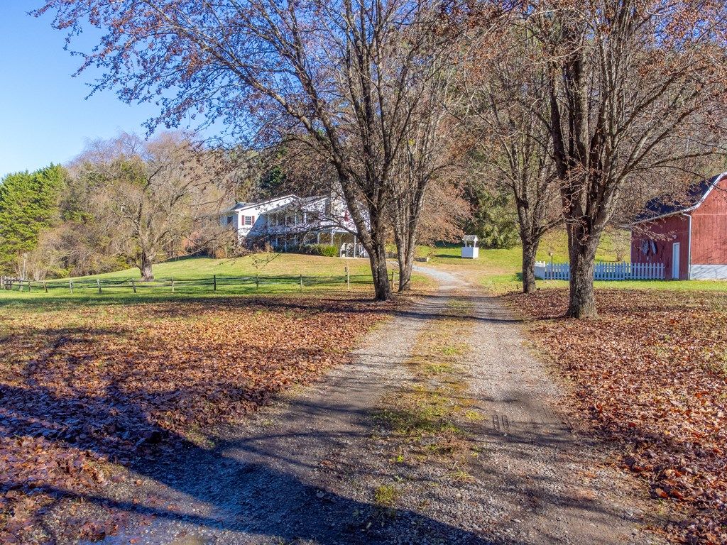Photo of 359 Husky Road, Bryson City, NC 28713 (MLS # 26042893)