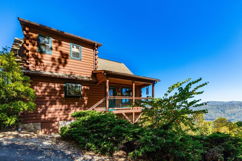 Photo of 135 West Sky Cove Circle, Bryson City, NC 28713 (MLS # 26042433)