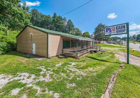 Photo of 2142 Georgia Rd, Franklin, NC 28734 (MLS # 26039973)