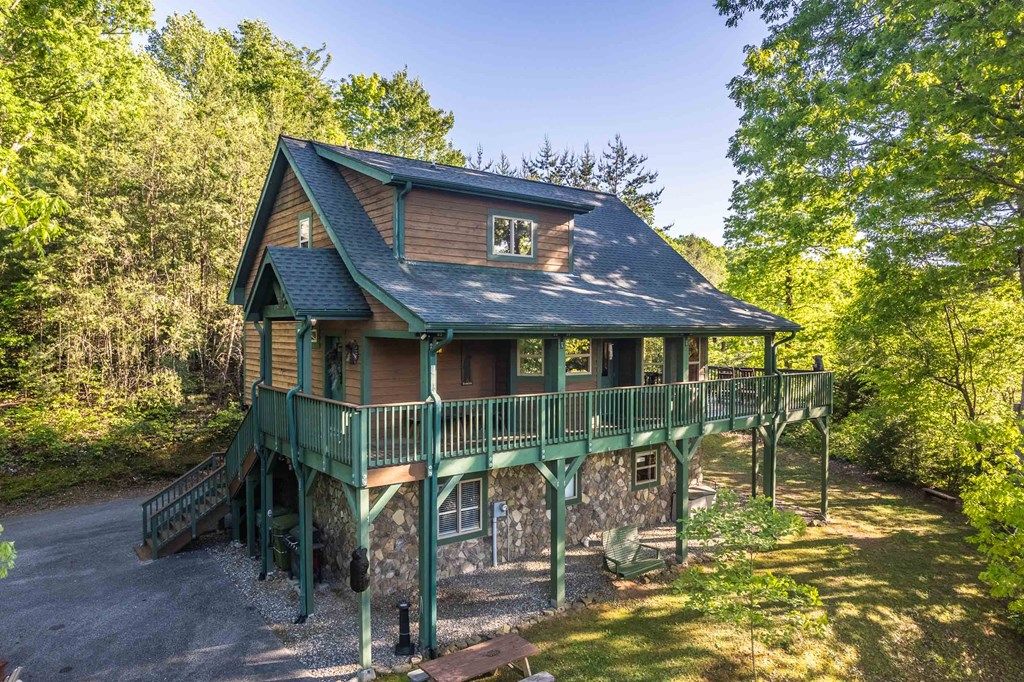 Photo of 44 Riverside Dr, Whittier, NC 28789 (MLS # 26041737)