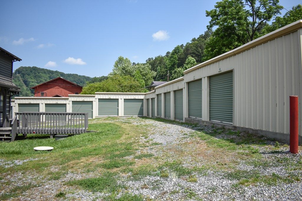 Photo of 15 Blackwolf Ridge Rd, Whittier, NC 28789 (MLS # 26041227)