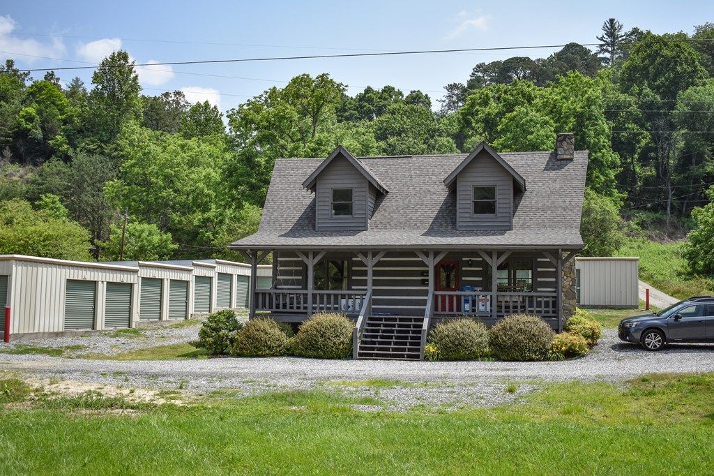 Photo of 15 Blackwolf Ridge Rd, Whittier, NC 28789 (MLS # 26041227)