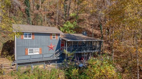 Photo of 15 Grouse Road, Franklin, NC 28734 (MLS # 26042639)