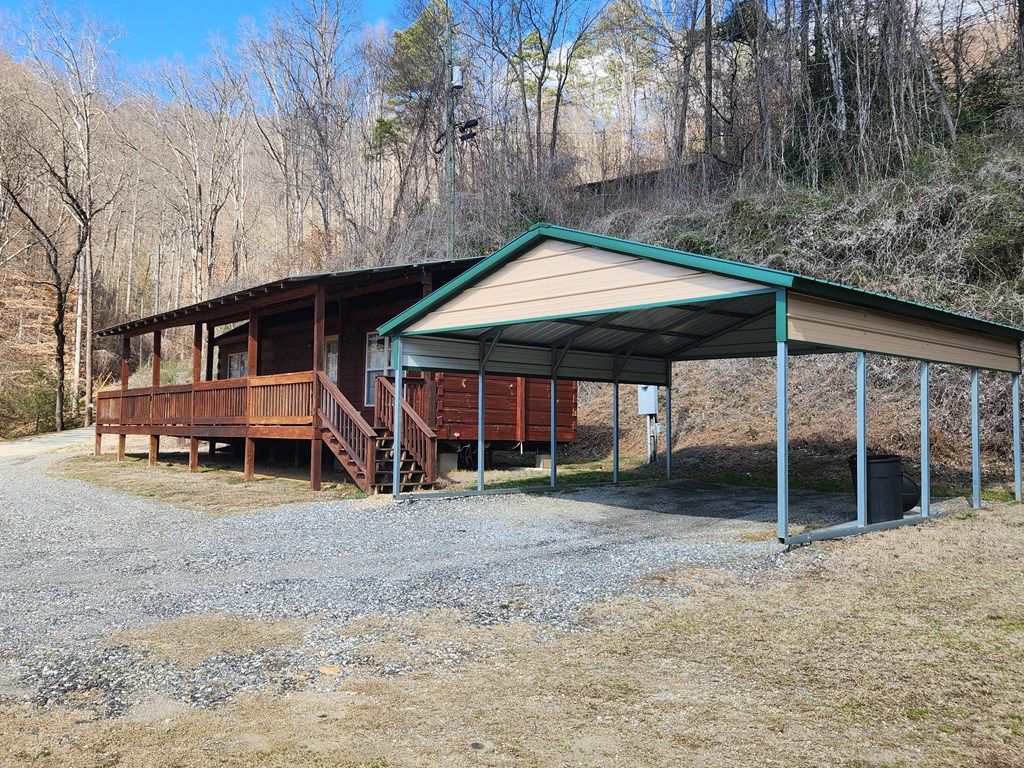 Photo of 32 Cherokee Bluff, Whittier, NC 28789 (MLS # 26043149)
