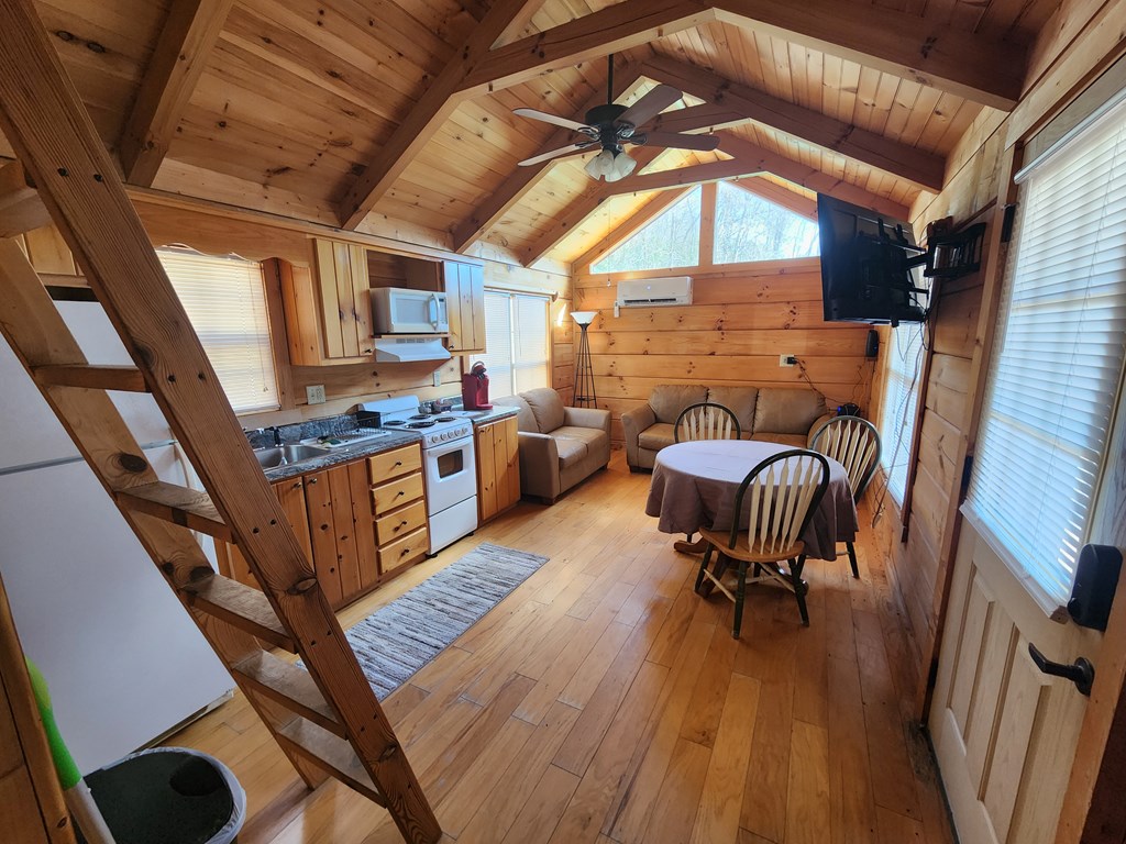 32 Cherokee Bluff