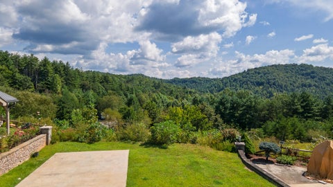 Photo of 328 Sunset View Trail, Franklin, NC 28734 (MLS # 26048516)