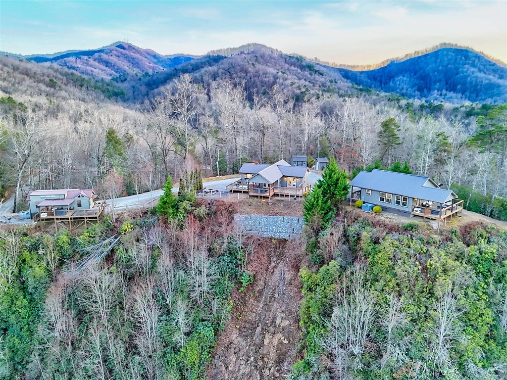 1628 Round Hill