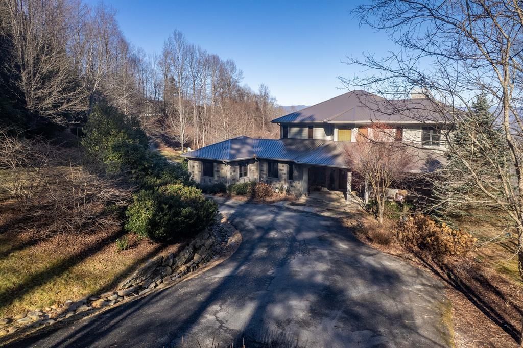 Photo of 190 Thomas Brooks Drive, Whittier, NC 28789 (MLS # 26042945)