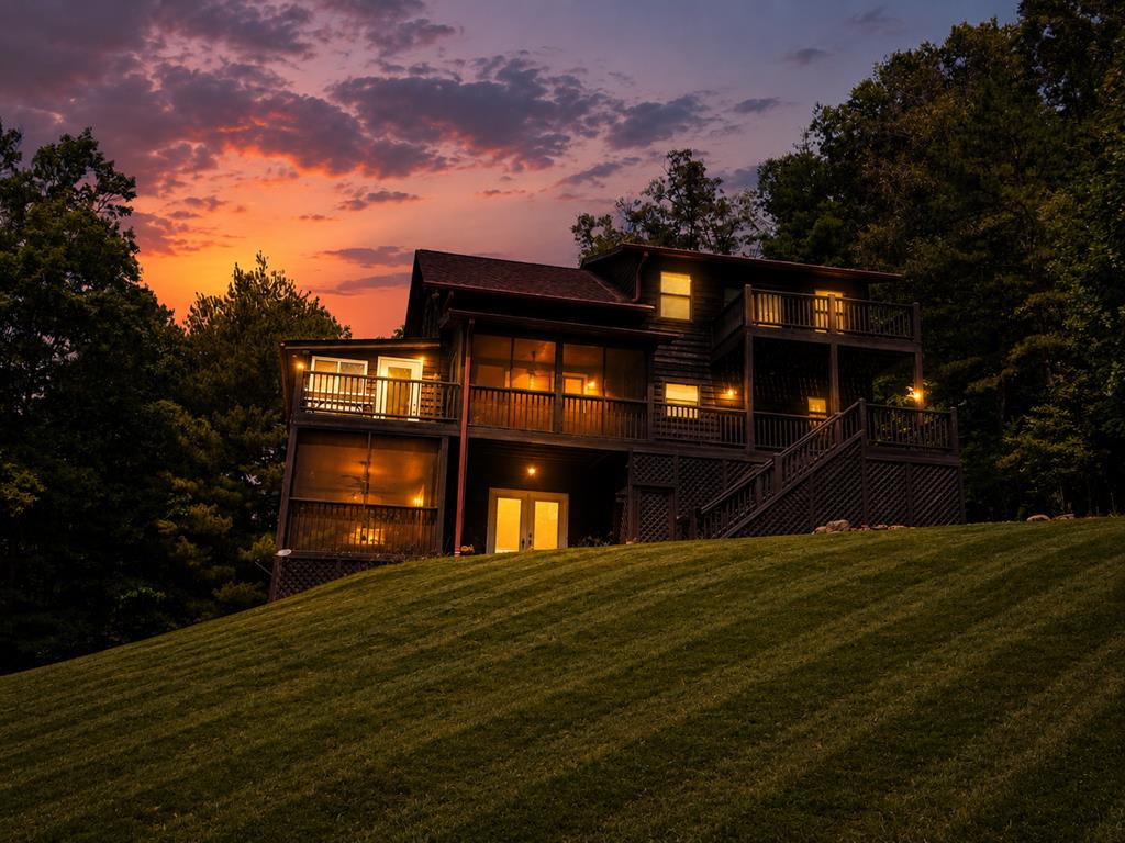 Photo of 1025 Sierra Circle, Murphy, NC 28906 (MLS # 26047994)