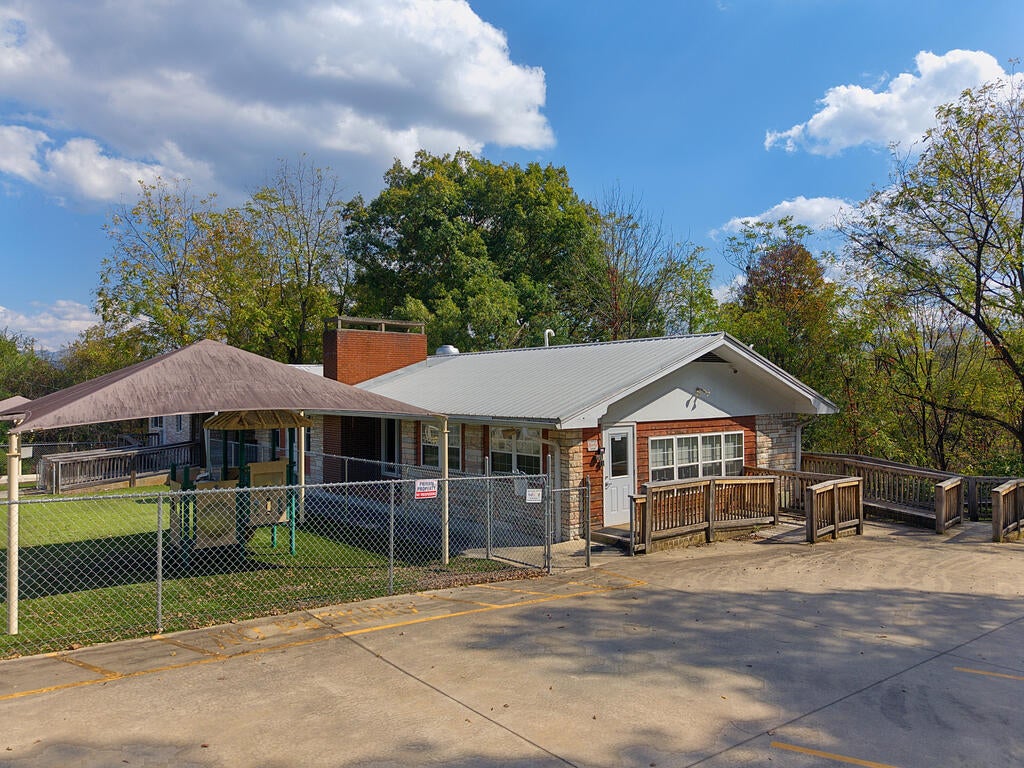 185 Forest Ave