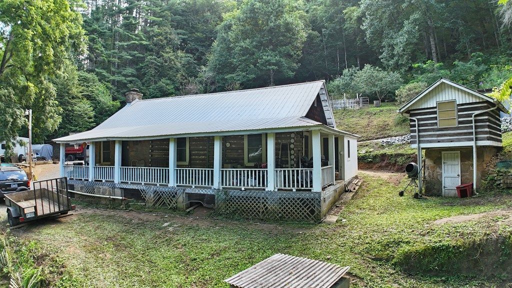 Photo of 2506 Wayehutta Rd, Cullowhee, NC 28723 (MLS # 26042013)
