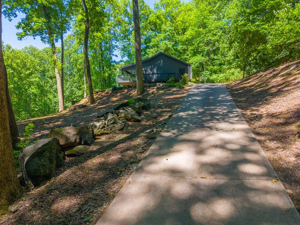 1079 Crestview Dr