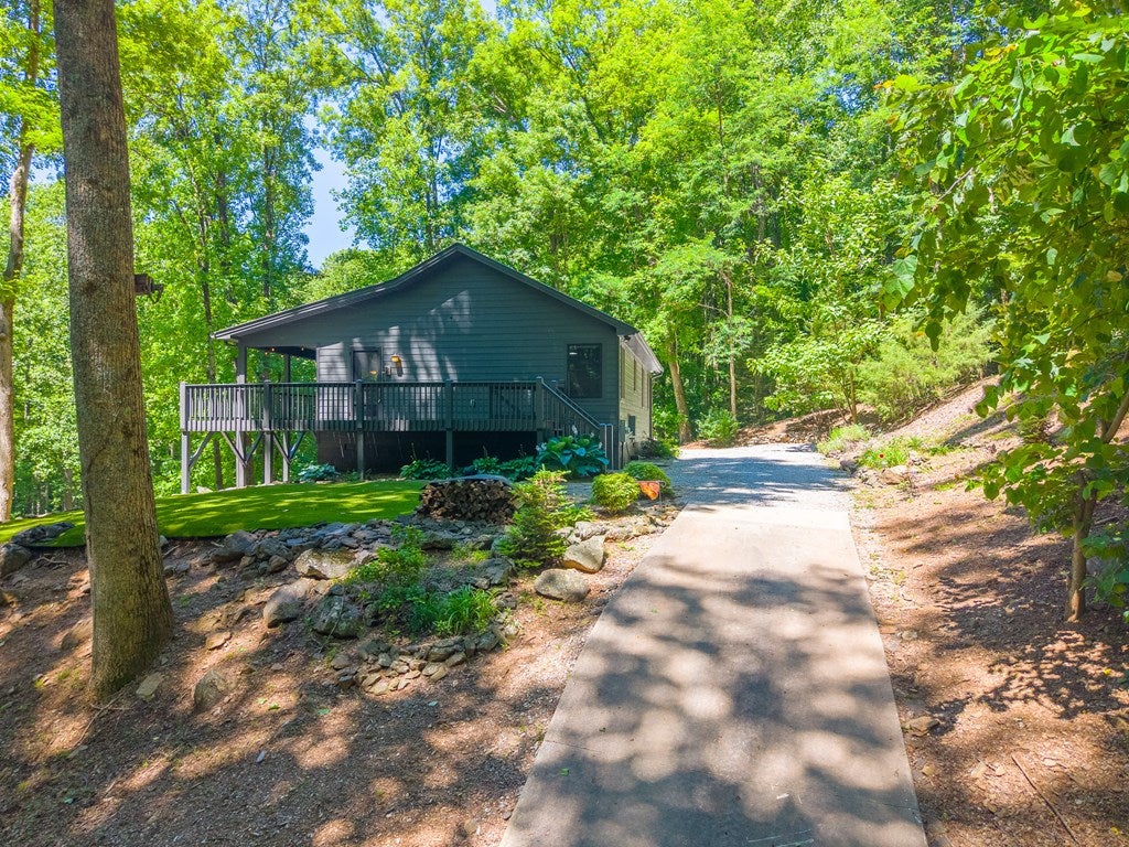 1079 Crestview Dr