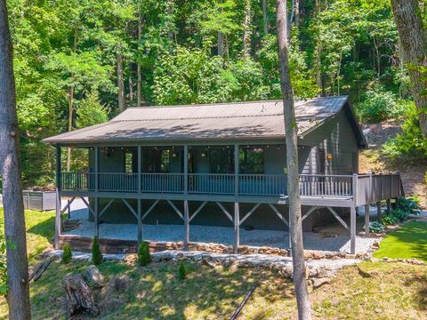 Photo of 1079 Crestview Dr, Otto, NC 28763 (MLS # 26047458)