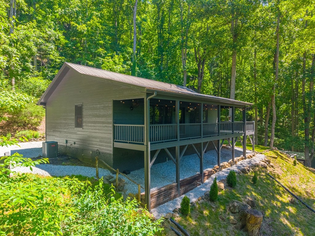 1079 Crestview Dr