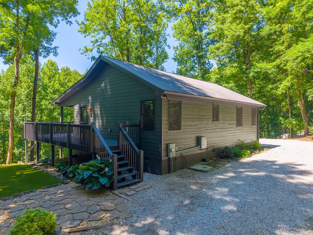 1079 Crestview Dr