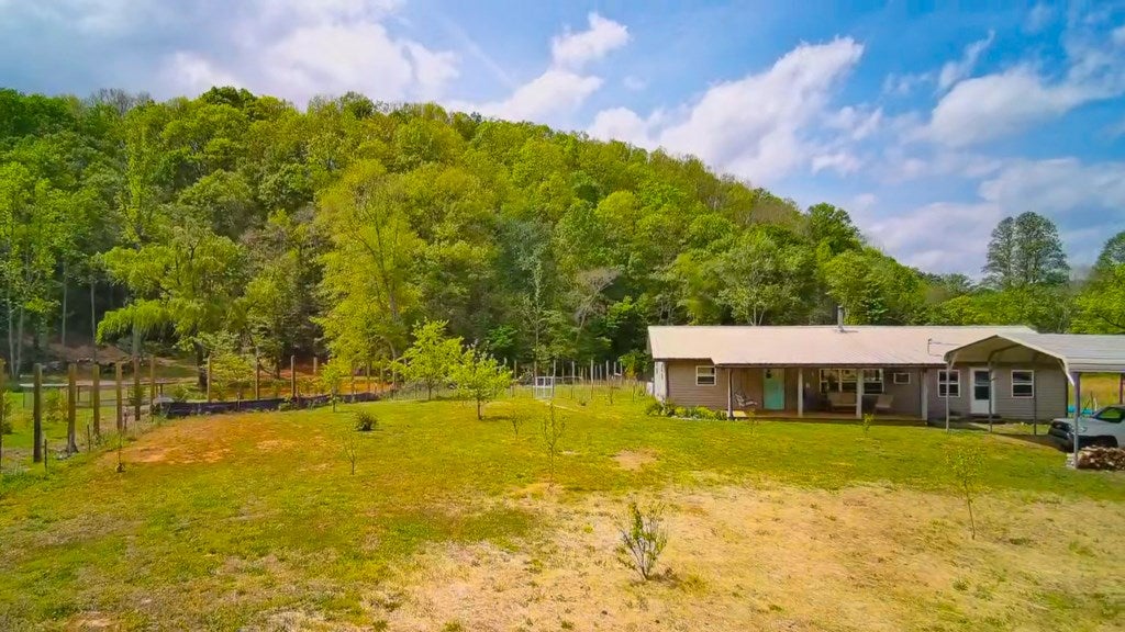 3325 Pack Mountain Road