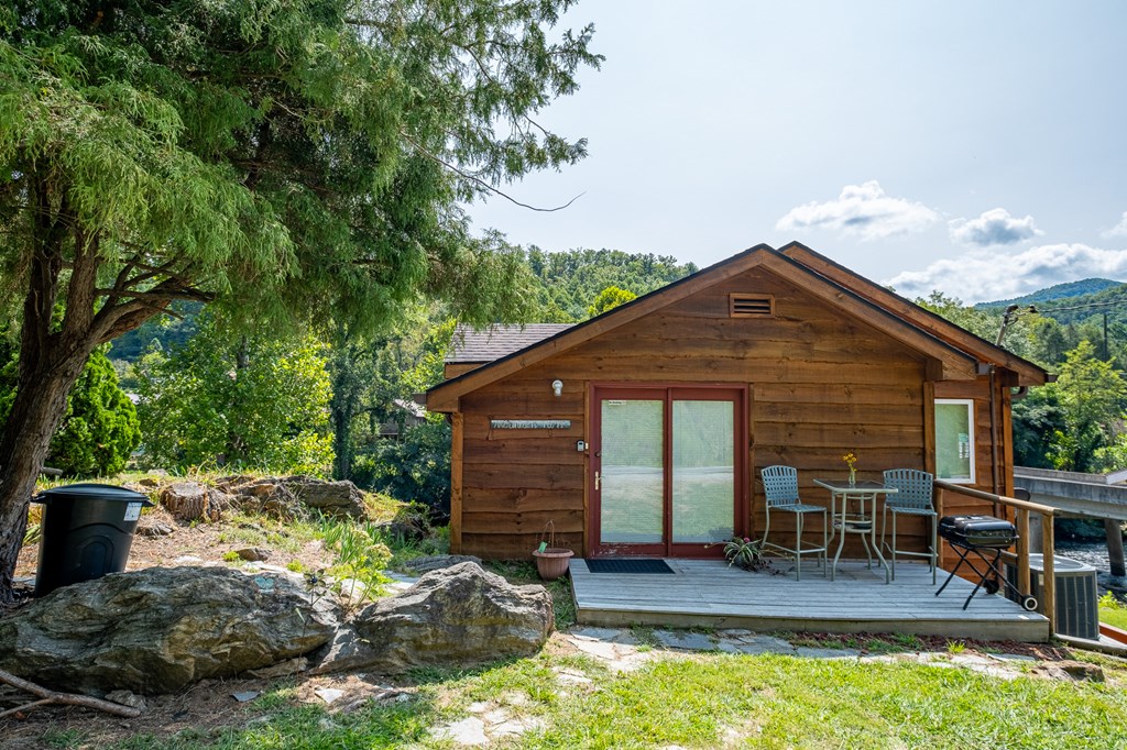 Whittier, North Carolina 28789, United States, 4 Bedrooms Bedrooms, ,3 BathroomsBathrooms,Residential,Active,42621