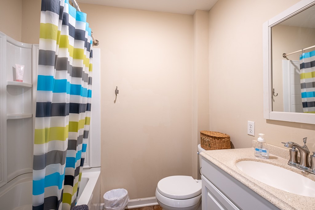 Whittier, North Carolina 28789, United States, 4 Bedrooms Bedrooms, ,3 BathroomsBathrooms,Residential,Active,42621