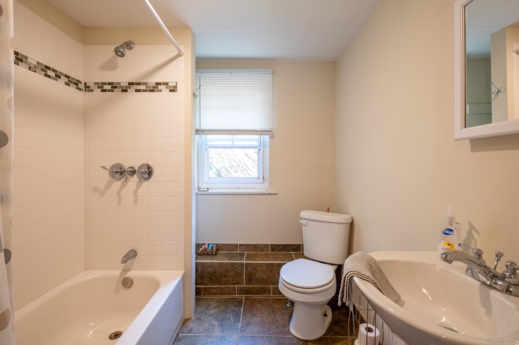 Whittier, North Carolina 28789, United States, 4 Bedrooms Bedrooms, ,3 BathroomsBathrooms,Residential,Active,42621