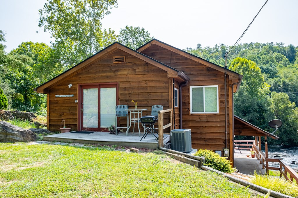 Whittier, North Carolina 28789, United States, 4 Bedrooms Bedrooms, ,3 BathroomsBathrooms,Residential,Active,42621