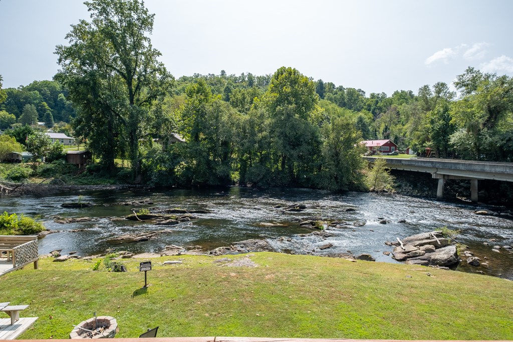 Whittier, North Carolina 28789, United States, 4 Bedrooms Bedrooms, ,3 BathroomsBathrooms,Residential,Active,42621