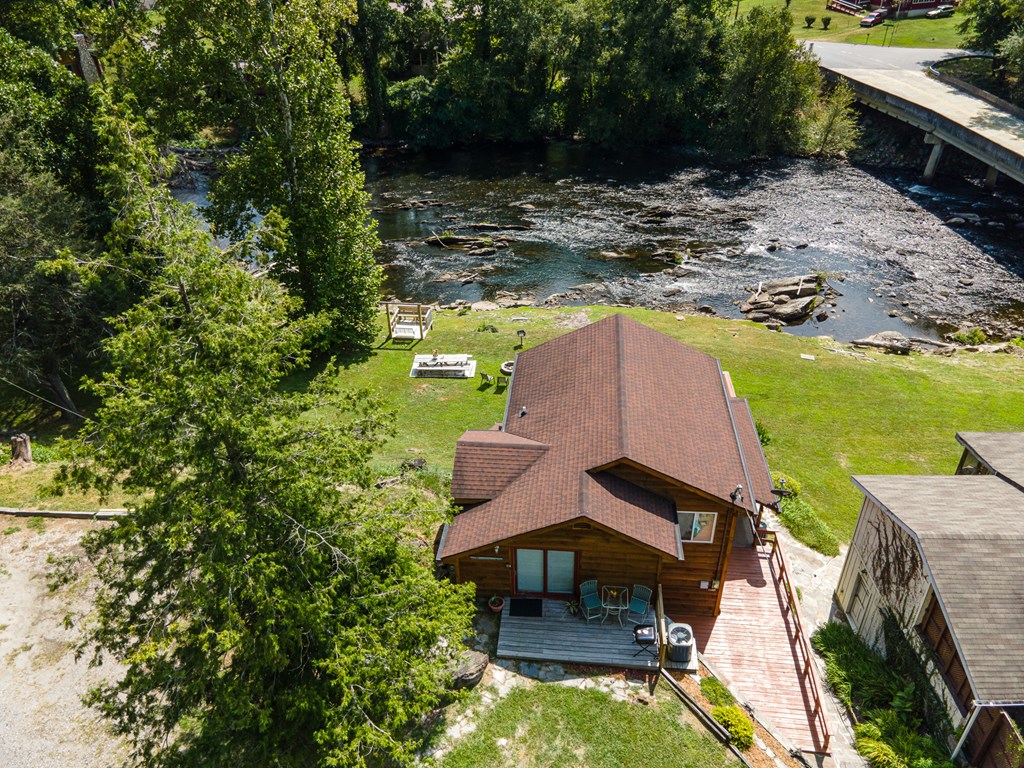 Whittier, North Carolina 28789, United States, 4 Bedrooms Bedrooms, ,3 BathroomsBathrooms,Residential,Active,42621