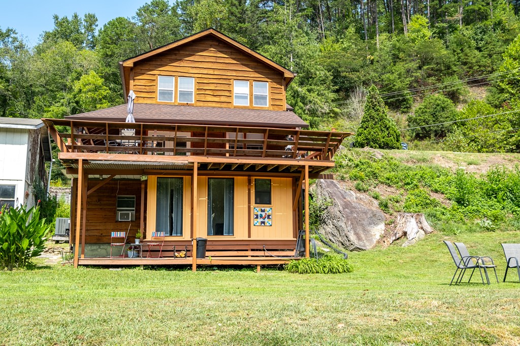 Whittier, North Carolina 28789, United States, 4 Bedrooms Bedrooms, ,3 BathroomsBathrooms,Residential,Active,42621