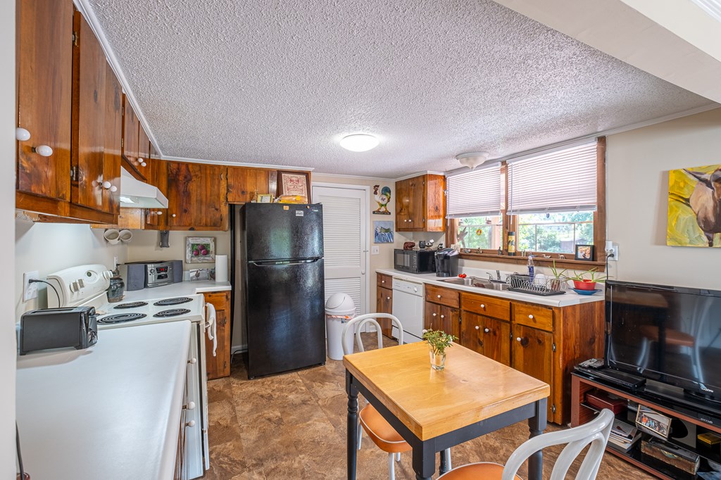 Whittier, North Carolina 28789, United States, 4 Bedrooms Bedrooms, ,3 BathroomsBathrooms,Residential,Active,42621