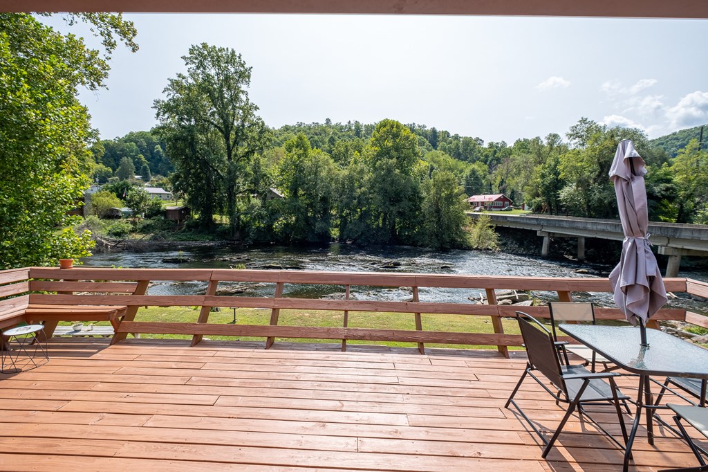 Whittier, North Carolina 28789, United States, 4 Bedrooms Bedrooms, ,3 BathroomsBathrooms,Residential,Active,42621