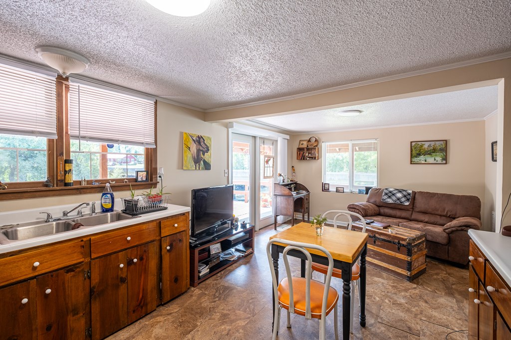 Whittier, North Carolina 28789, United States, 4 Bedrooms Bedrooms, ,3 BathroomsBathrooms,Residential,Active,42621