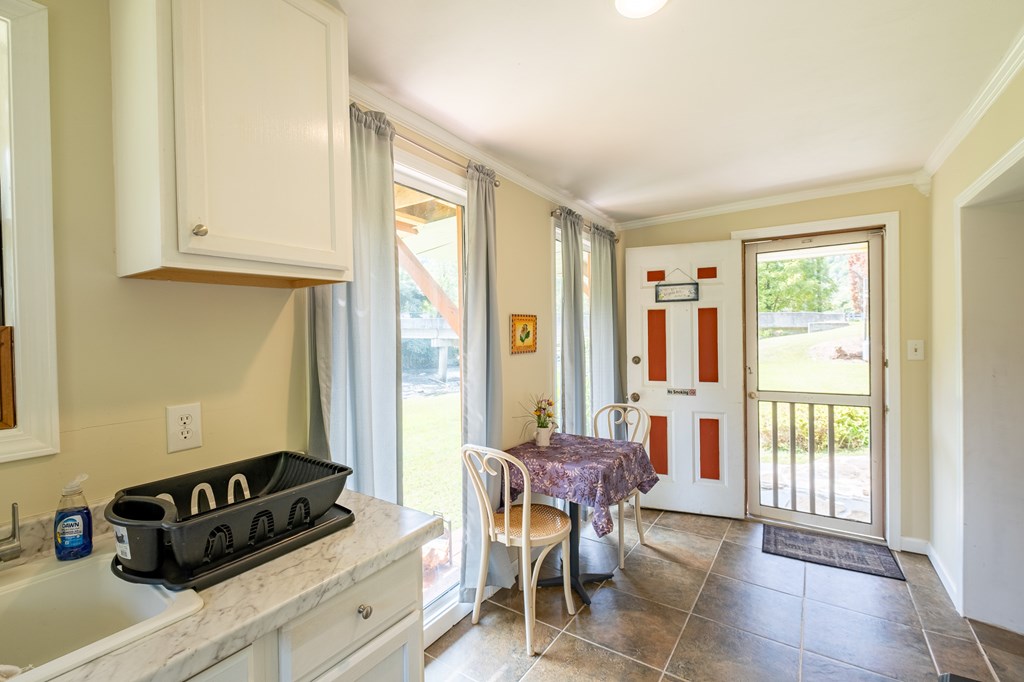 Whittier, North Carolina 28789, United States, 4 Bedrooms Bedrooms, ,3 BathroomsBathrooms,Residential,Active,42621