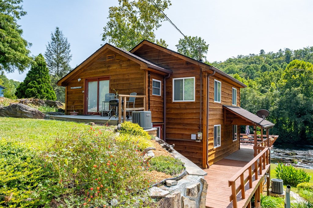 Whittier, North Carolina 28789, United States, 4 Bedrooms Bedrooms, ,3 BathroomsBathrooms,Residential,Active,42621