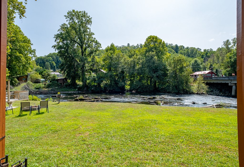 Whittier, North Carolina 28789, United States, 4 Bedrooms Bedrooms, ,3 BathroomsBathrooms,Residential,Active,42621