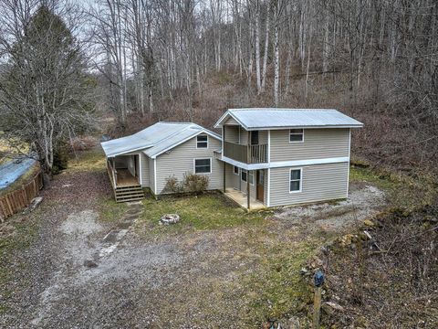 Photo of 1101 Otter Creek Rd, Topton, NC 28781 (MLS # 26044226)