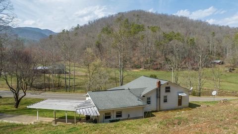 Photo of 680 Younce Creek Rd, Franklin, NC 28734 (MLS # 26042398)